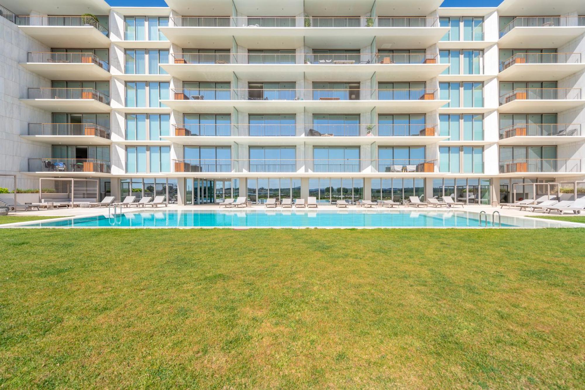 Bayline Condominium - Heated Indoor Swimming Pool - Spa - By Bedzy Армасан-де-Пера Екстер'єр фото