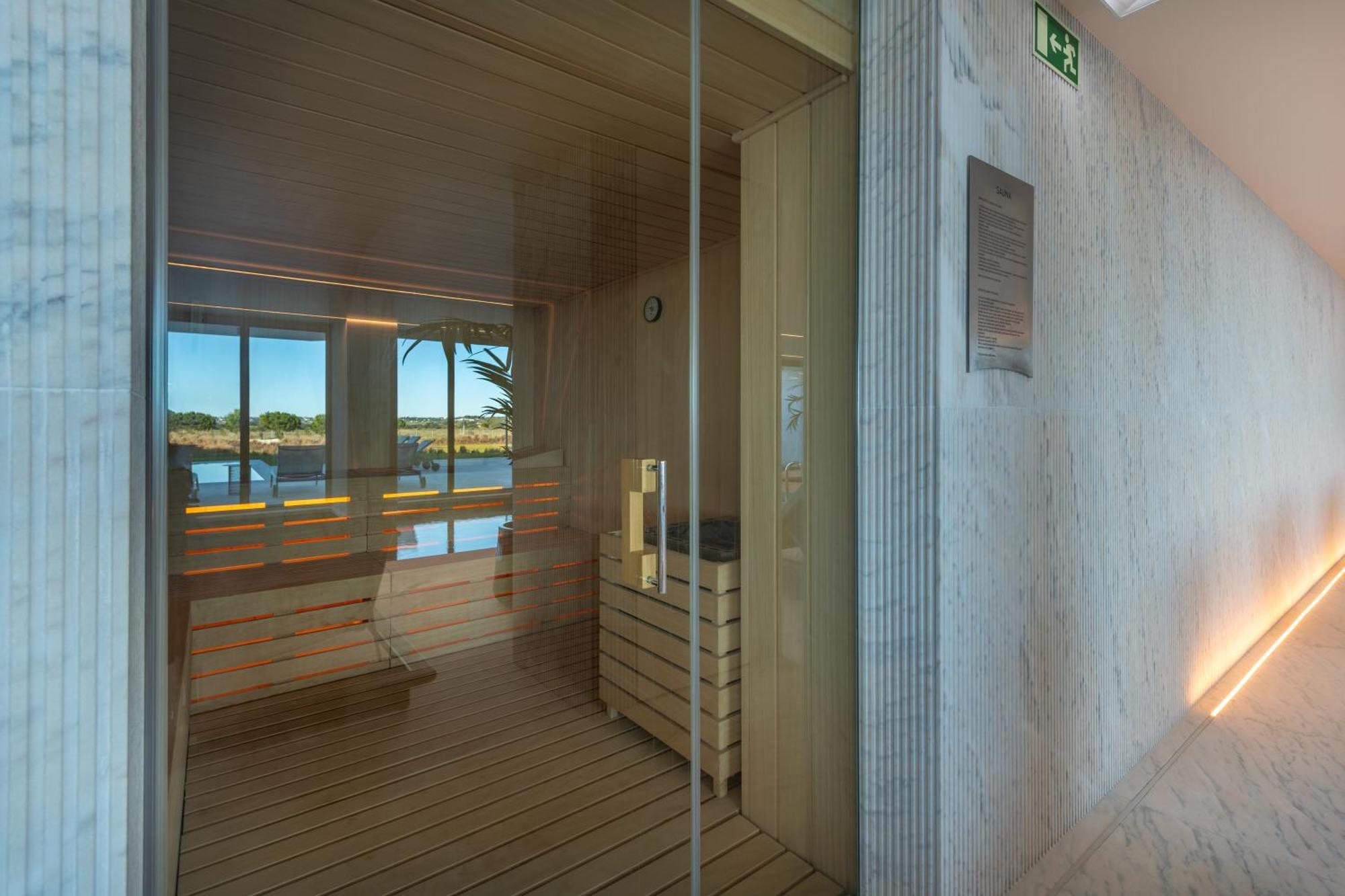 Bayline Condominium - Heated Indoor Swimming Pool - Spa - By Bedzy Армасан-де-Пера Екстер'єр фото